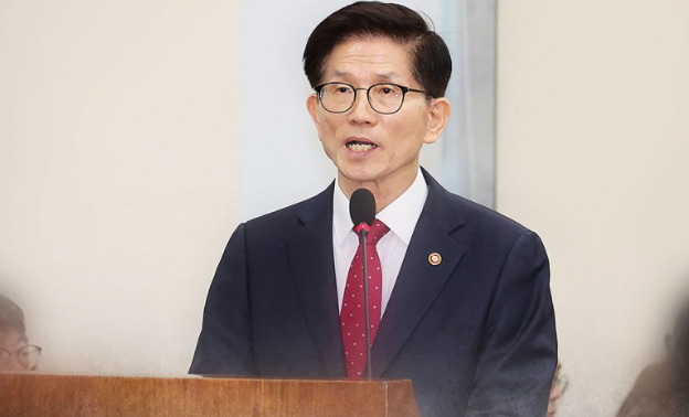 노동정책 유연화를 강조하는 김문수 후보의 경제 포럼 연설 장면