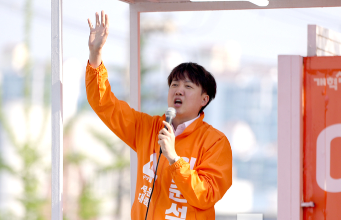청년층과 소통하는 이준석 후보의 캠퍼스 유세 모습