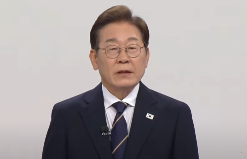1차 대선토론에서 경제정책을 설명하는 이재명 후보의 모습
